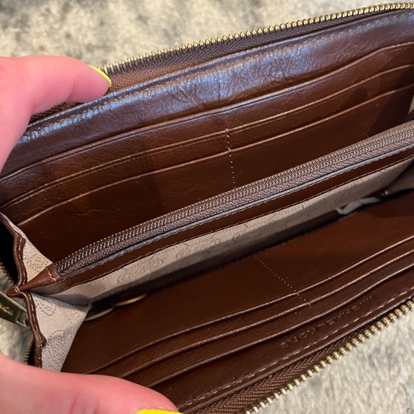 MK Michael Kors WALLET. In perfect condition! Brown and tan in color - Picture 3 of 9